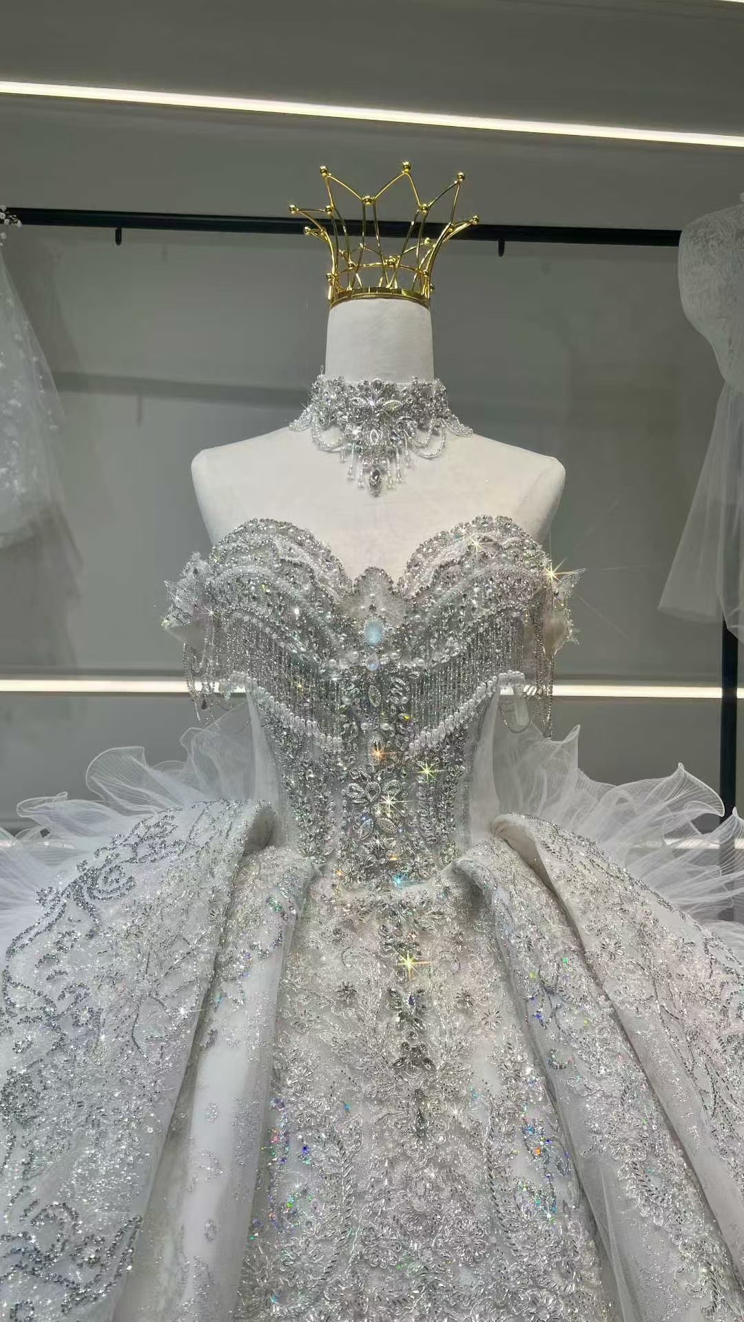 WEB限定　二の腕カバー　フリルギャザー　プリンセスライン　オフショルダー　ふんわりチュール　編み込み　前撮りブライダル