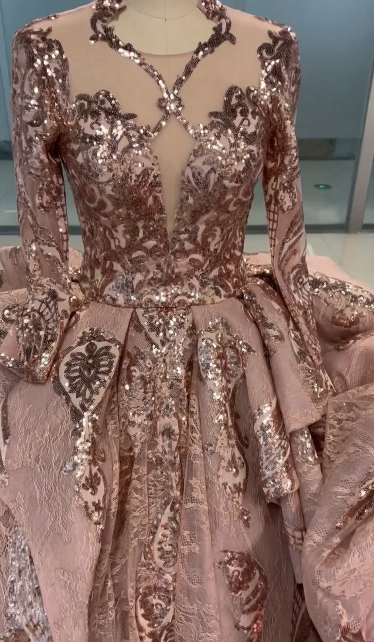 イリュージョン　スパコール付き　長袖ラッフルスカート　プリンセスライン　ボリューム出す可愛いカラードレス　サイズオーダー