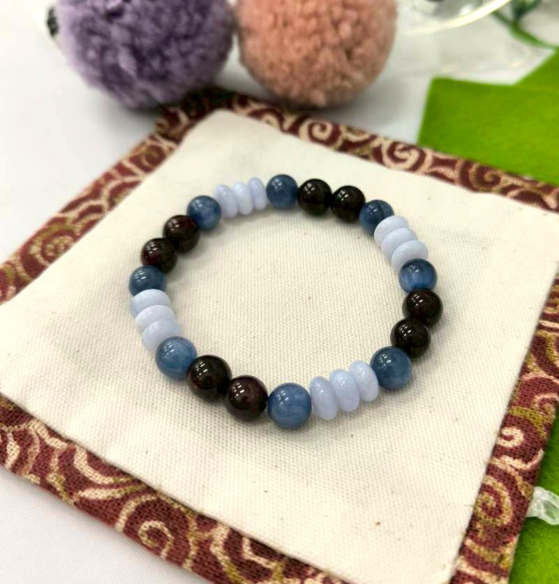№101　カイヤナイト・ガーネット・ブルーレースアゲートのブレスレット