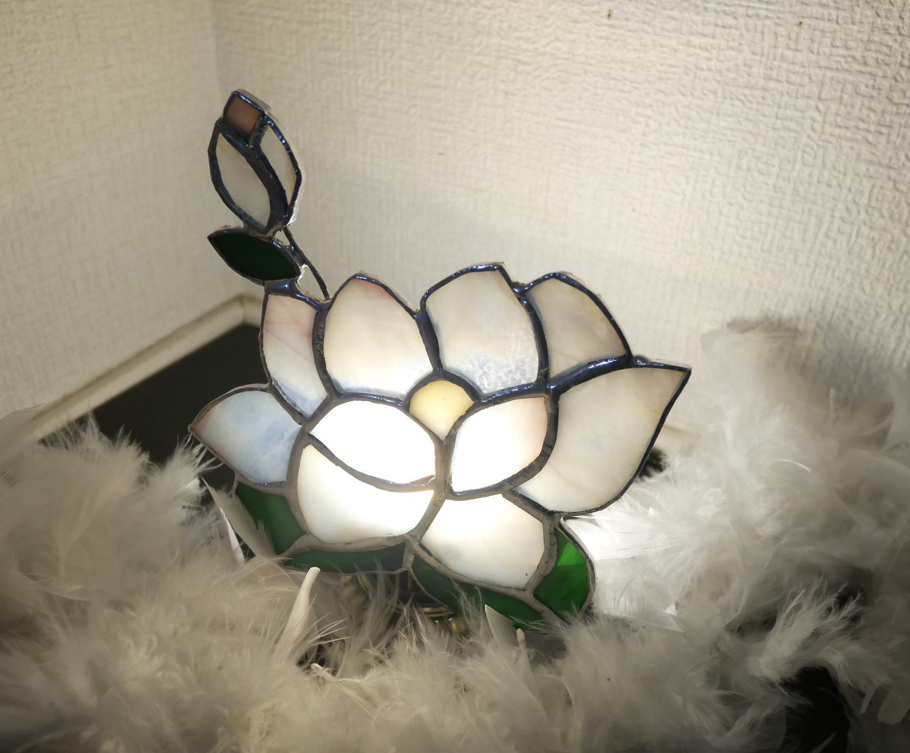 ✴︎:.｡ 光の蓮華(蓮の花）：ステンドグラスの幻想ライト