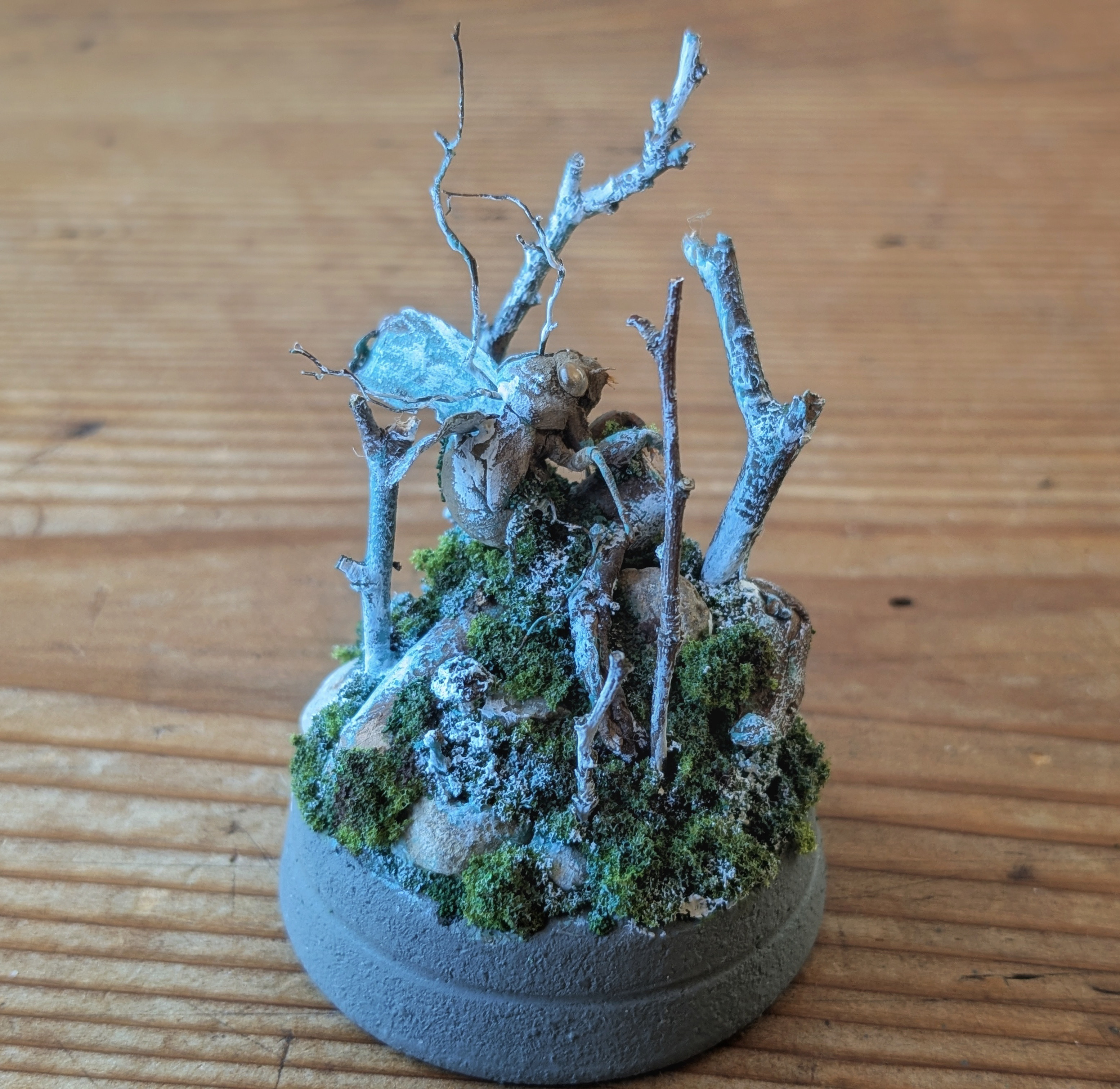 ニイニイゼミの抜け殻オブジェ