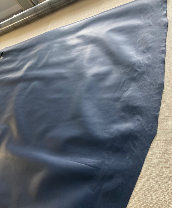 牛革　カット革　紺　ネイビー　ハンドメイド＃No.CL85-1　レザークラフト　本革 5枚目の画像