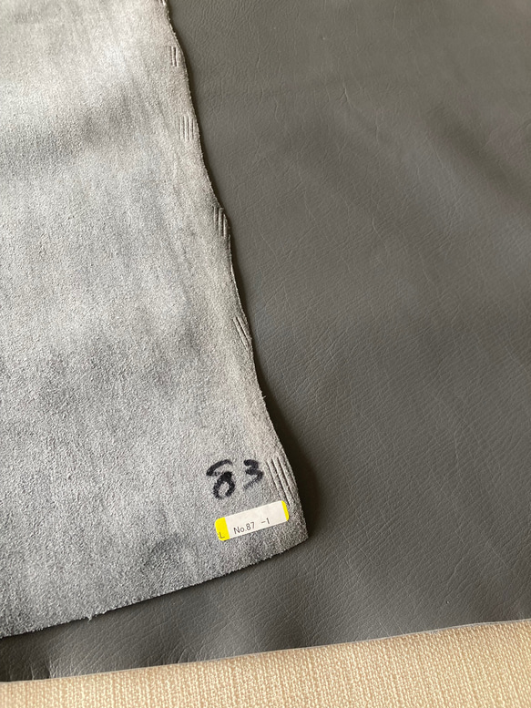 牛革　カット革　グレー　灰色　ハンドメイド＃No.CL87-1　レザークラフト　本革 7枚目の画像