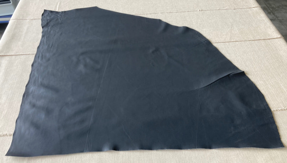 牛革　カット革　グレー　灰色　ハンドメイド＃No.CL87-1　レザークラフト　本革 1枚目の画像