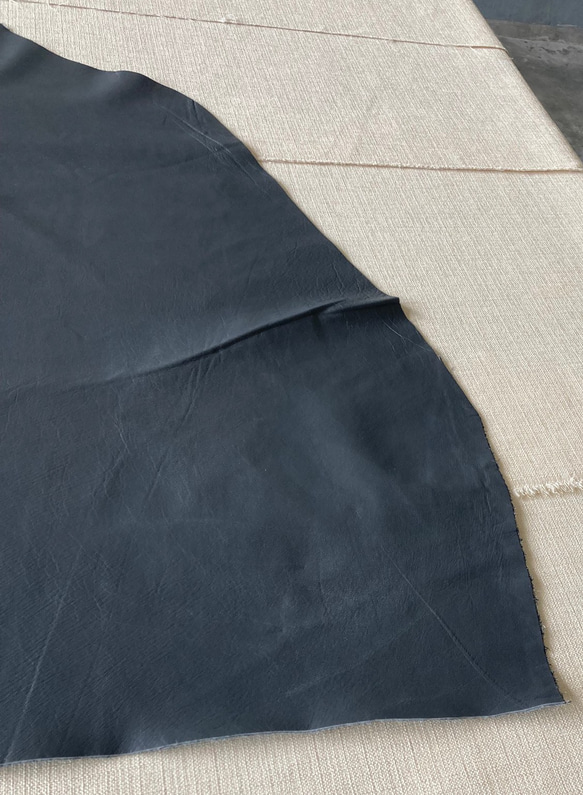 牛革　カット革　グレー　灰色　ハンドメイド＃No.CL87-1　レザークラフト　本革 4枚目の画像