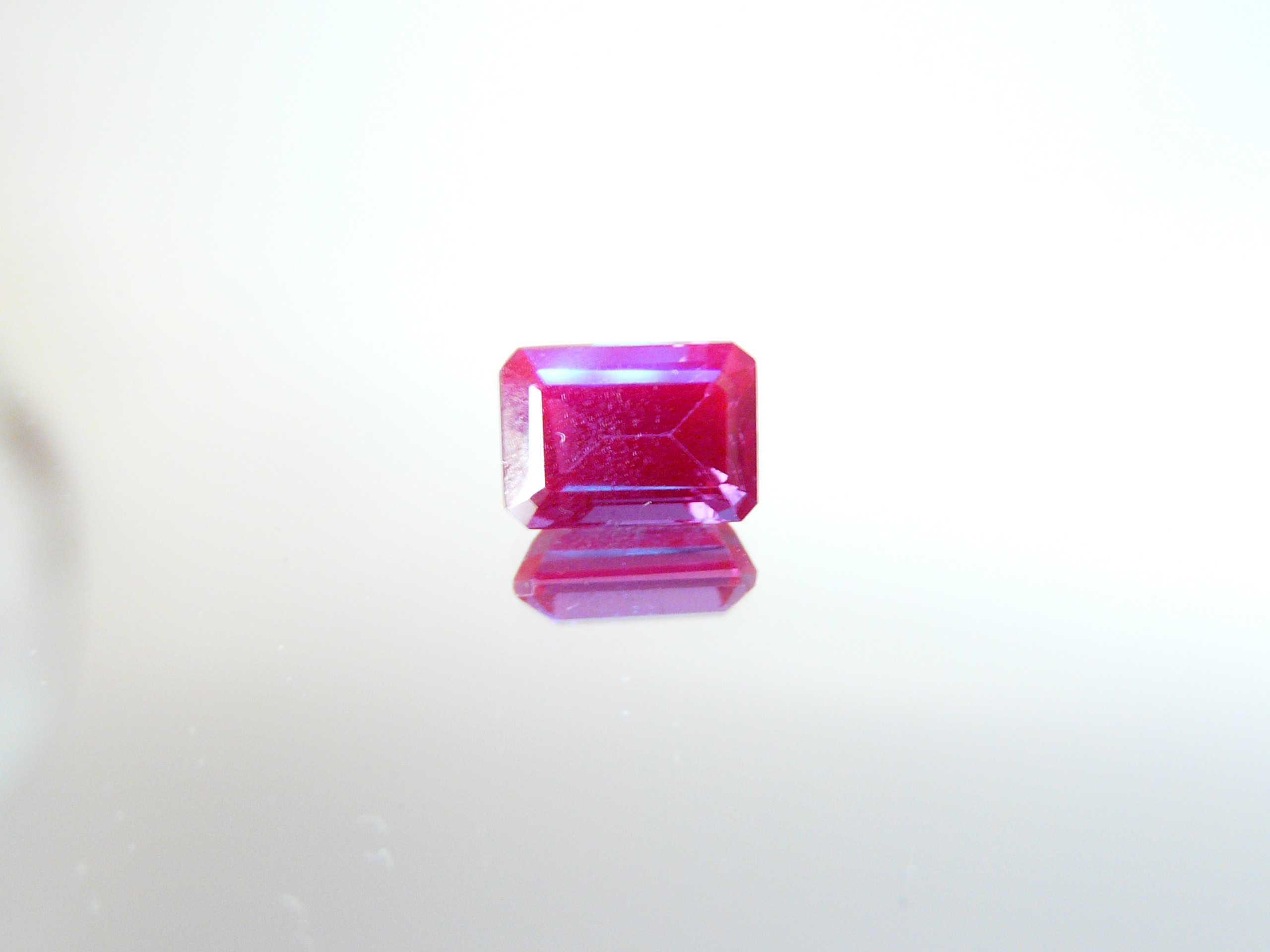 R265　変色効果(＠_＠;)　★合成アレキサンドライト★　ルース