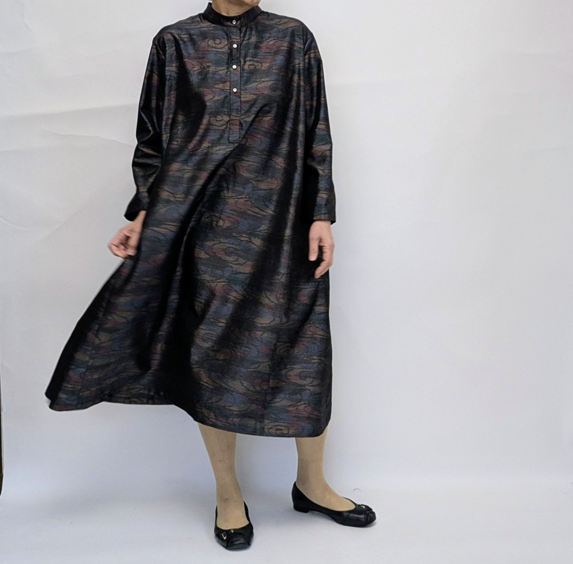 着物リメイク 光沢が美しい 大島紬 ロングワンピース 短冊あき 10,184円