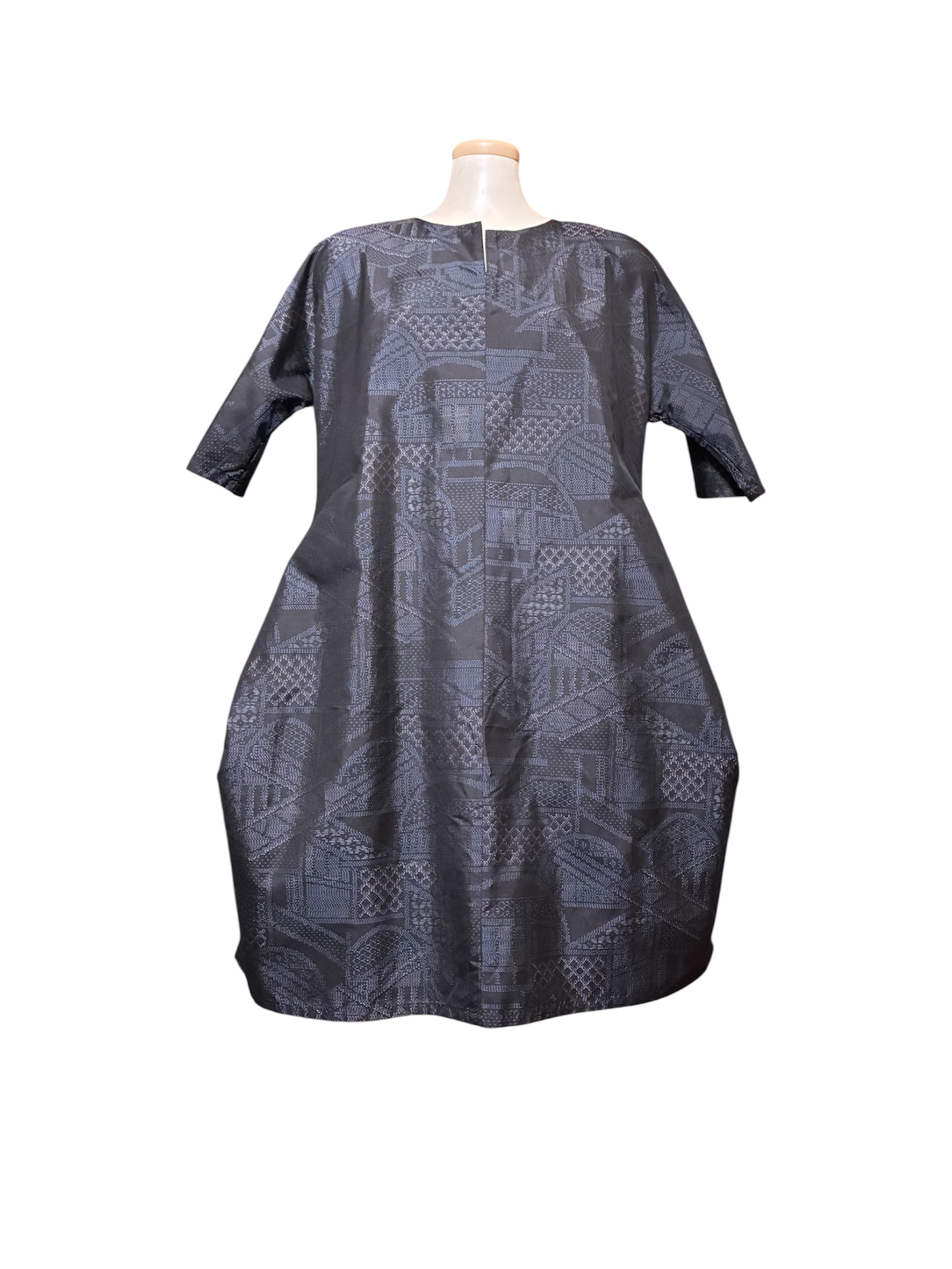 黒地の大島紬／7分袖のバルーンワンピース