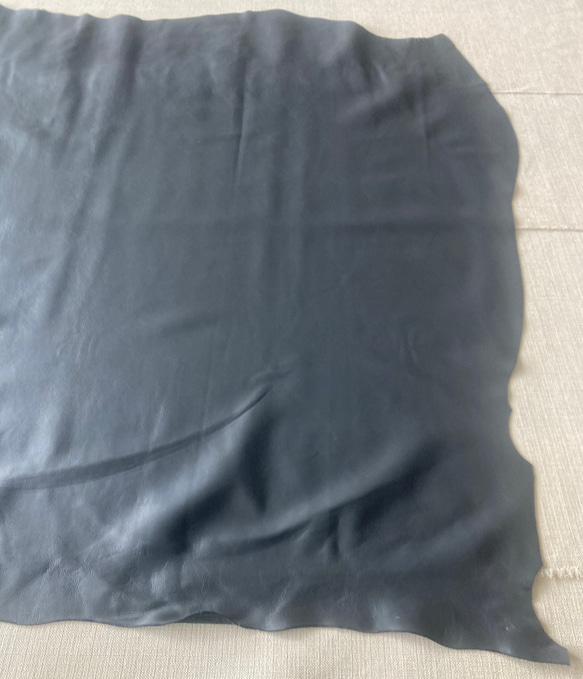 牛革　カット革　グレー　灰色　シュリンク　ハンドメイド＃No.CL89-1　レザークラフト　本革 3枚目の画像
