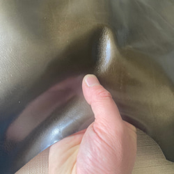 牛革カーフ　1枚革　ツヤ有　カーキ　深緑　ハンドメイド＃No.CL90　レザークラフト　本革 4枚目の画像