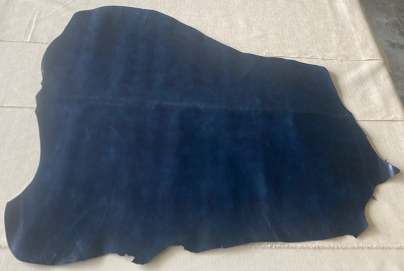 牛革カーフ　1枚革　紺　ネイビー　ハンドメイド＃No.CL92　レザークラフト　本革 4枚目の画像