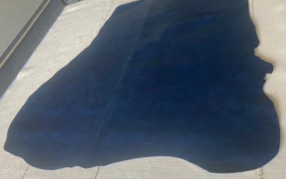 牛革カーフ　1枚革　紺　ネイビー　ハンドメイド＃No.CL92　レザークラフト　本革 2枚目の画像