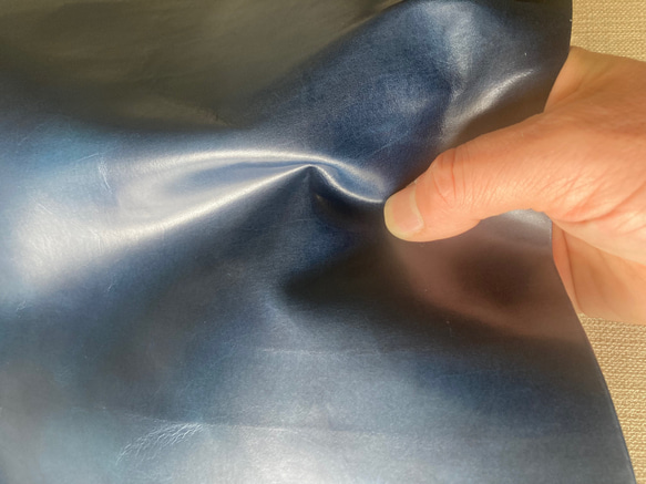 牛革カーフ　1枚革　紺　ネイビー　ハンドメイド＃No.CL92　レザークラフト　本革 5枚目の画像