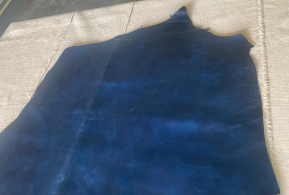 牛革カーフ　1枚革　紺　ネイビー　ハンドメイド＃No.CL92　レザークラフト　本革 3枚目の画像
