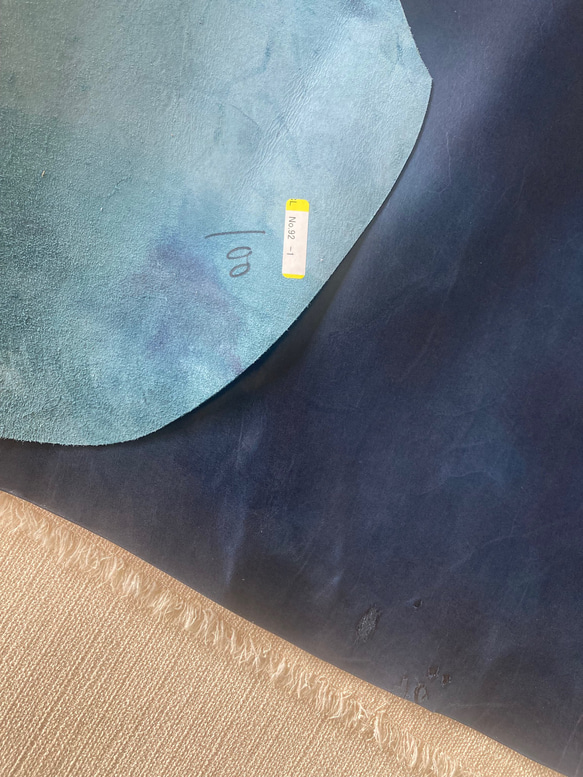 牛革カーフ　1枚革　紺　ネイビー　ハンドメイド＃No.CL92　レザークラフト　本革 6枚目の画像