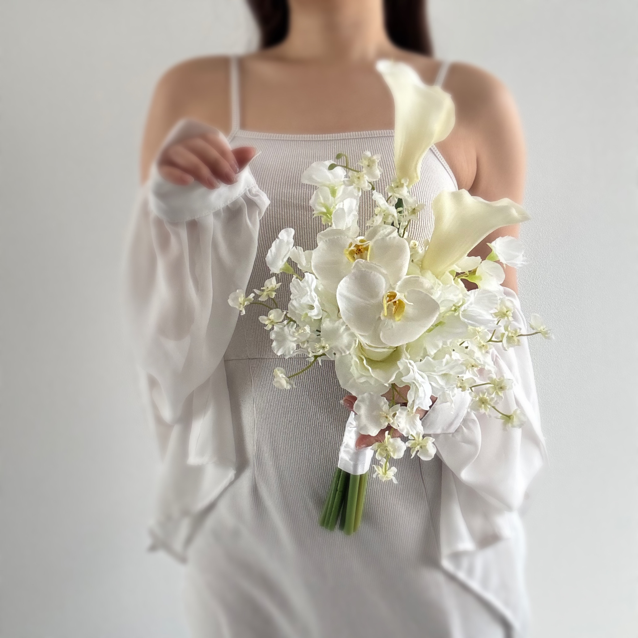 Orchid white⌇﻿ アーティフィシャルフラワー クラッチブーケ 海外風 前撮り 結婚式