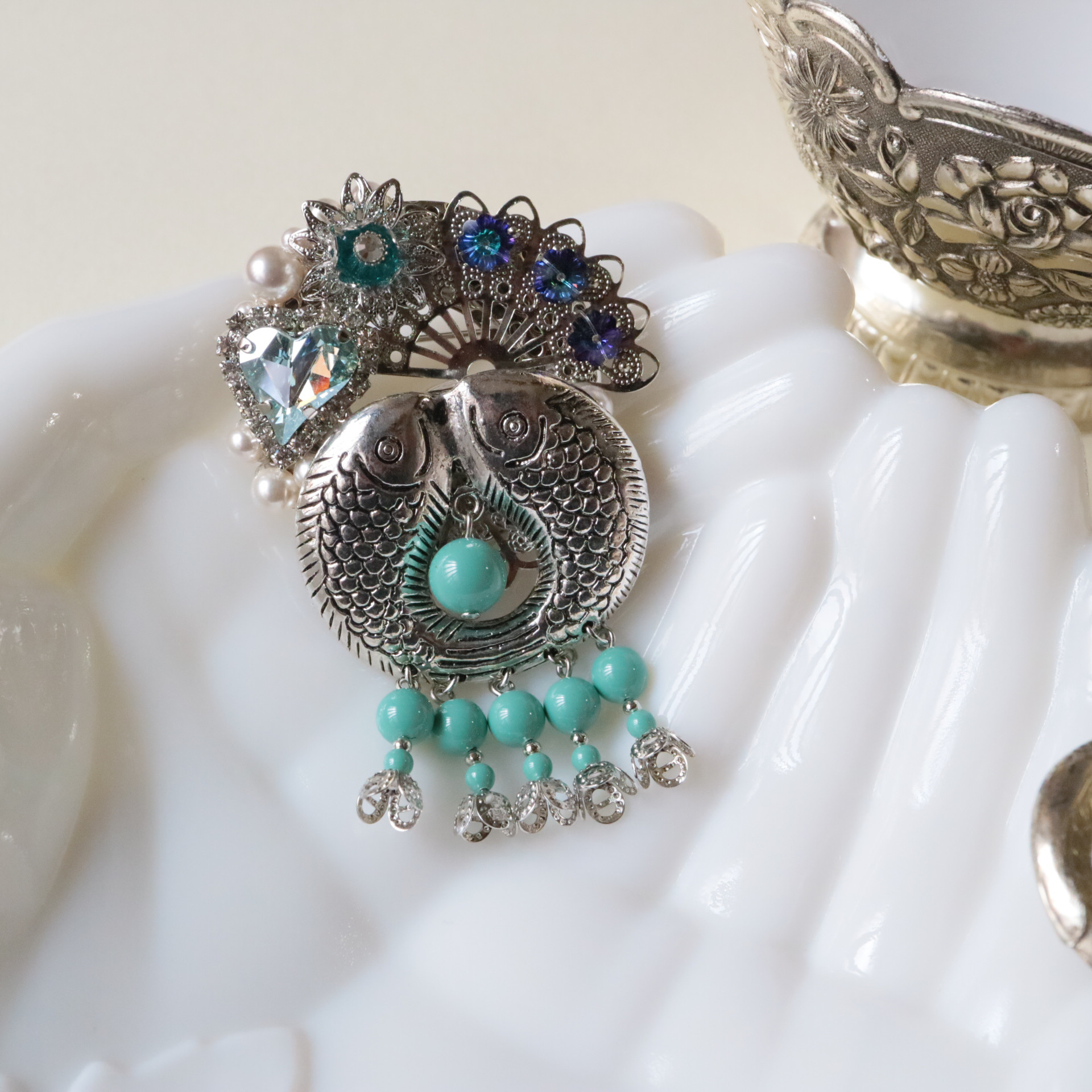 沈魚美人＊西施 中国 中華 歴史 伝説 幻想 ファンタジー 魚 さかな ハート 花 パール 緑 銀色 ブローチ かんざし