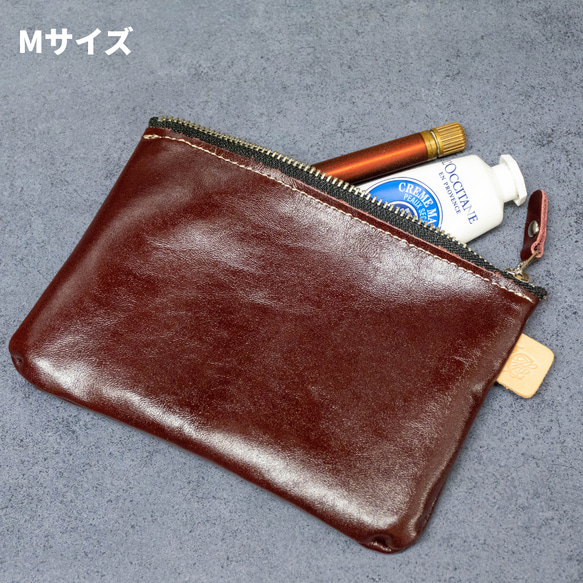 Mサイズはハンドクリームはボールペンなどが入る便利なサイズ感