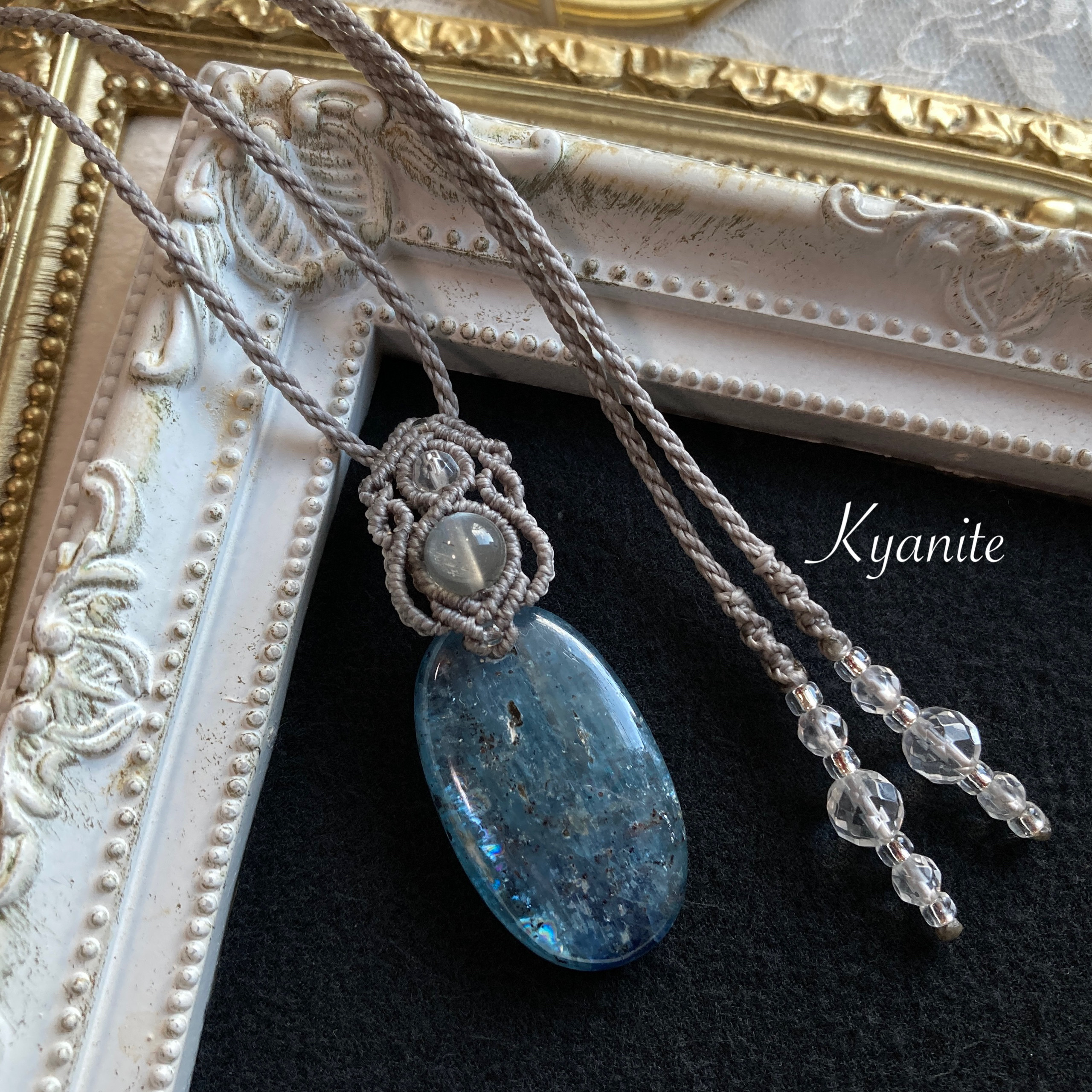 虹入りカイヤナイト（ライトカラー） マクラメネックレス 金属アレルギー対応　ネックレス