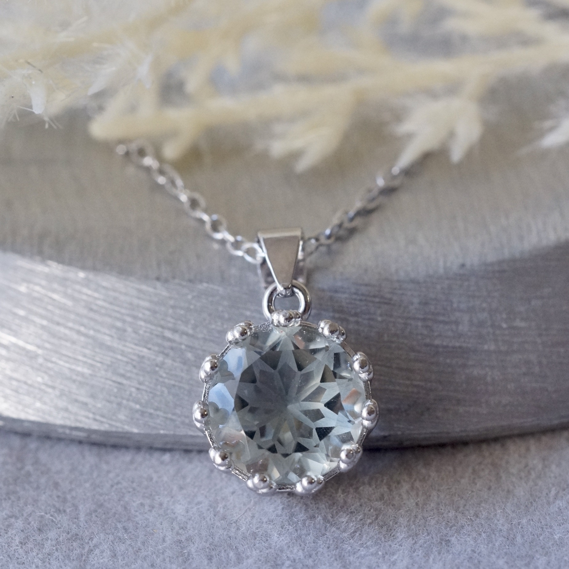 2月誕生石　グリーンアメジスト　フラワーカット　ペンダントトップ　ロジウムコーティング　シルバー925　8mm