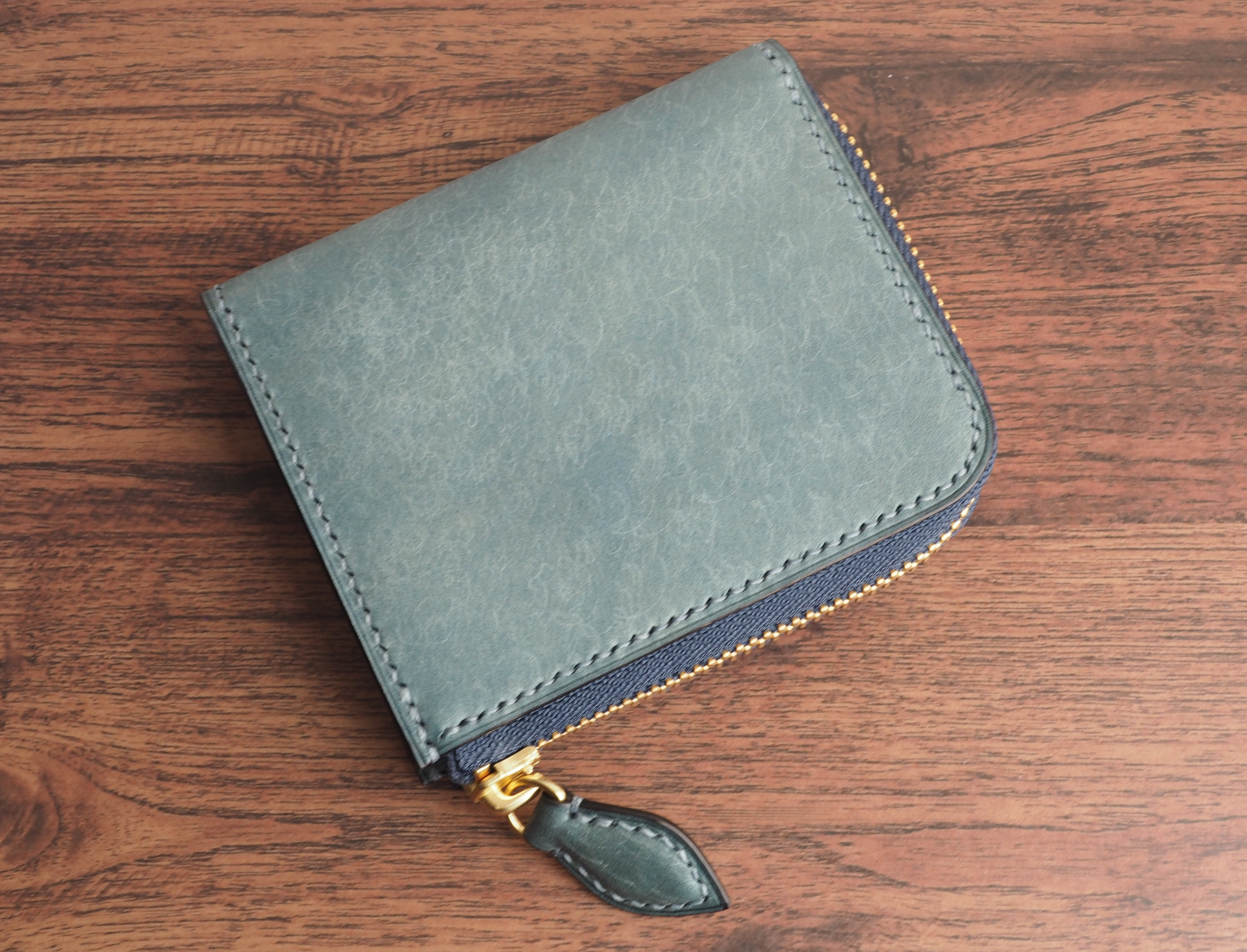 総手縫い│マルゴー│L字ファスナーのミニ財布│アヴィオ×コバルト