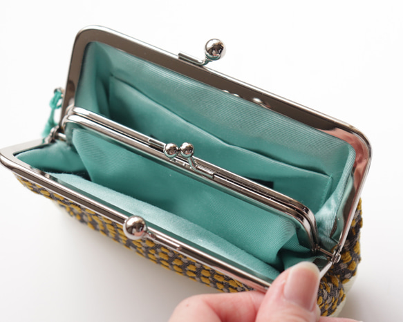 親子搭扣皮夾/配件包，英國布料和牛皮材質，含羞草色 第5張的照片