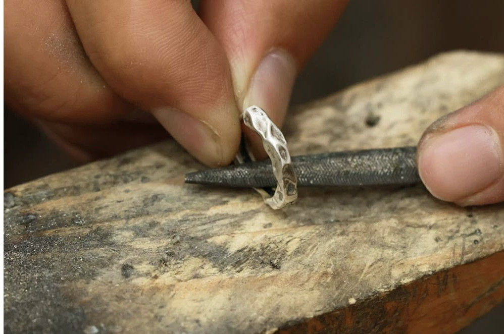 シルバー925 職人鍛造ピアス 鍛鍊 槌目 燻し加工 ヴィンテージ加工 メンズ レディース