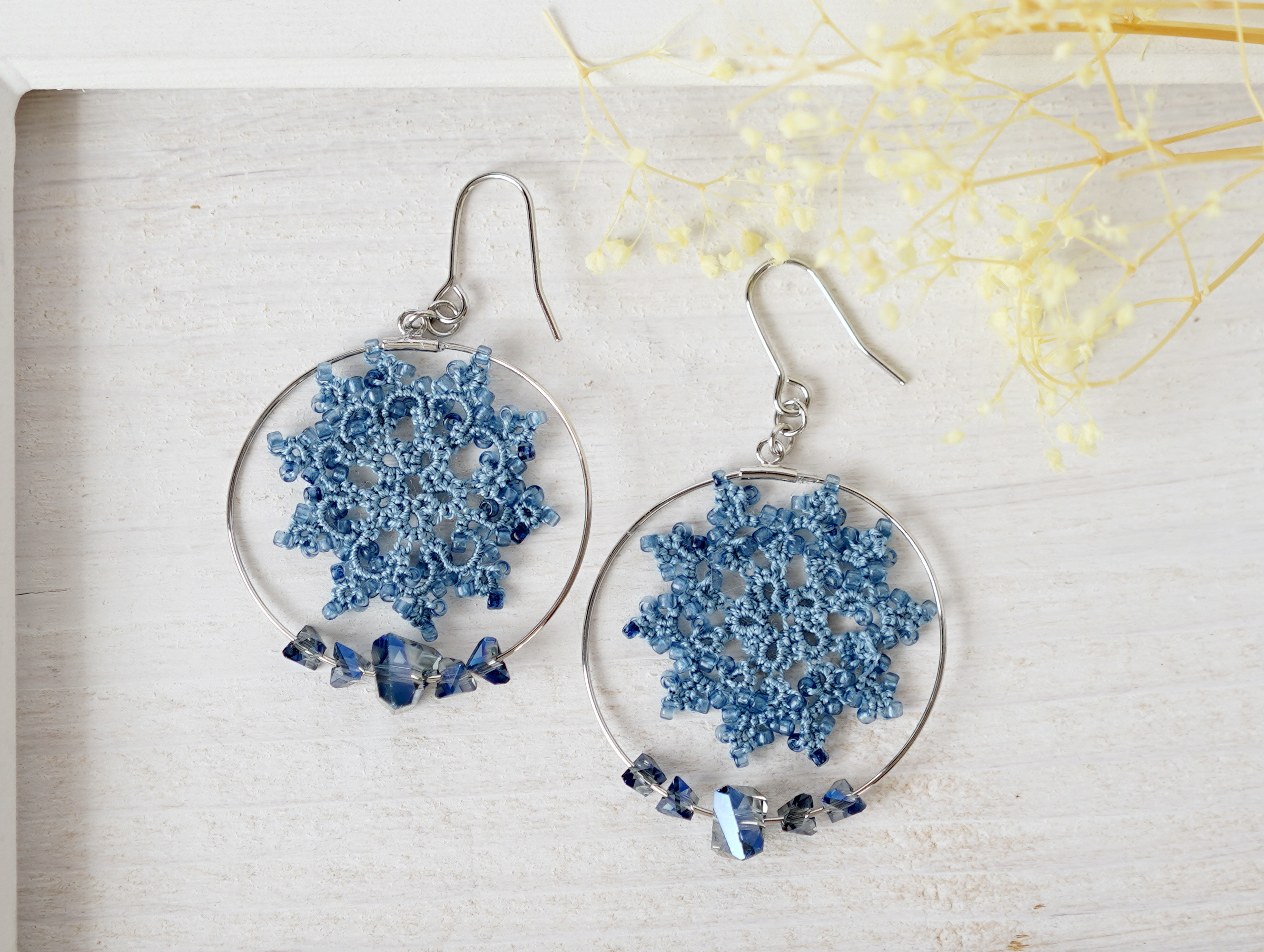 蒼の結晶 タティングレースピアス｜ブルー 上品 揺れる ピアス/イヤリング