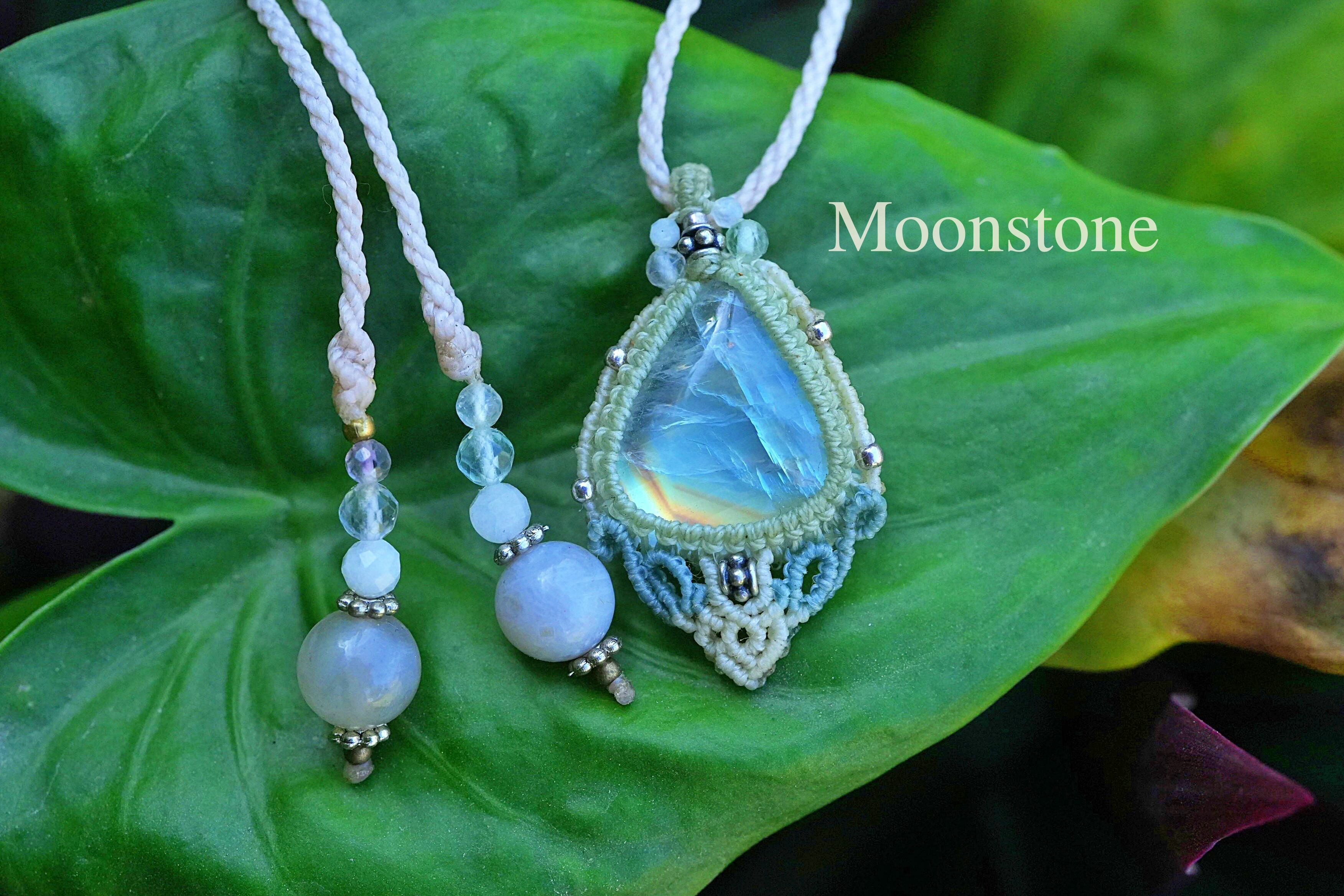 精霊の彩★高品質 レインボームーンストーンマクラメネックレス 2579