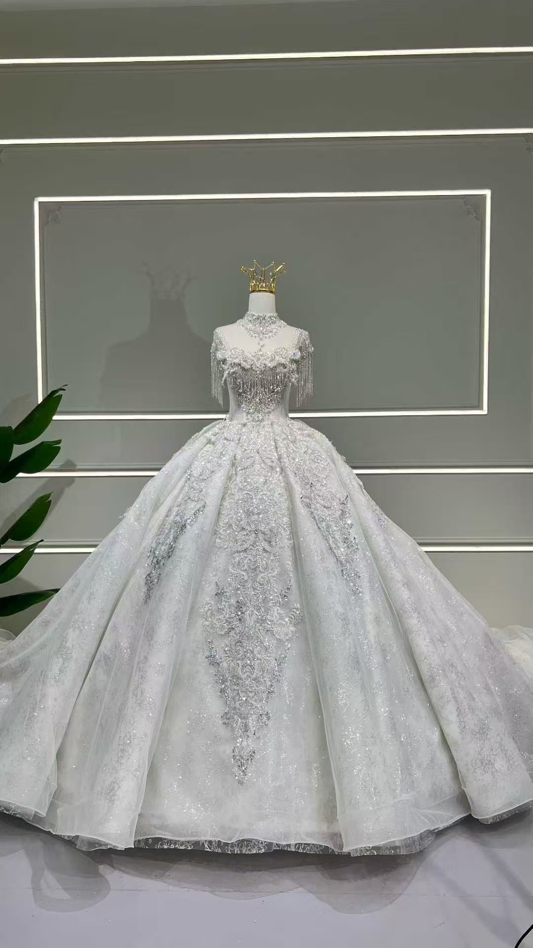 激売れ人気商品　背中空き　編み込み　取り外し可能お袖　ネックレス付き　ウェディング海外挙式スタジオ　憧れ　可憐なレース