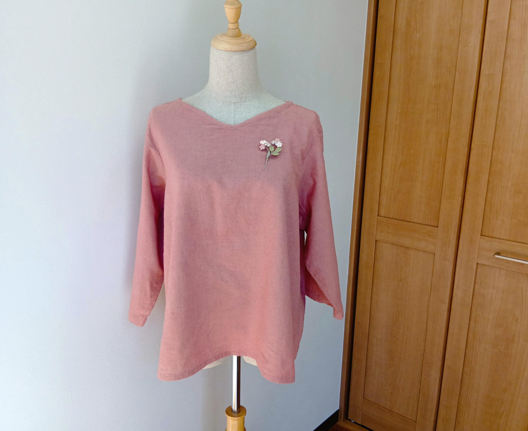 【2026春の新作】一点物　茜染めのやわらかな春色ピンク　コットンリネンのゆったりプルオーバー