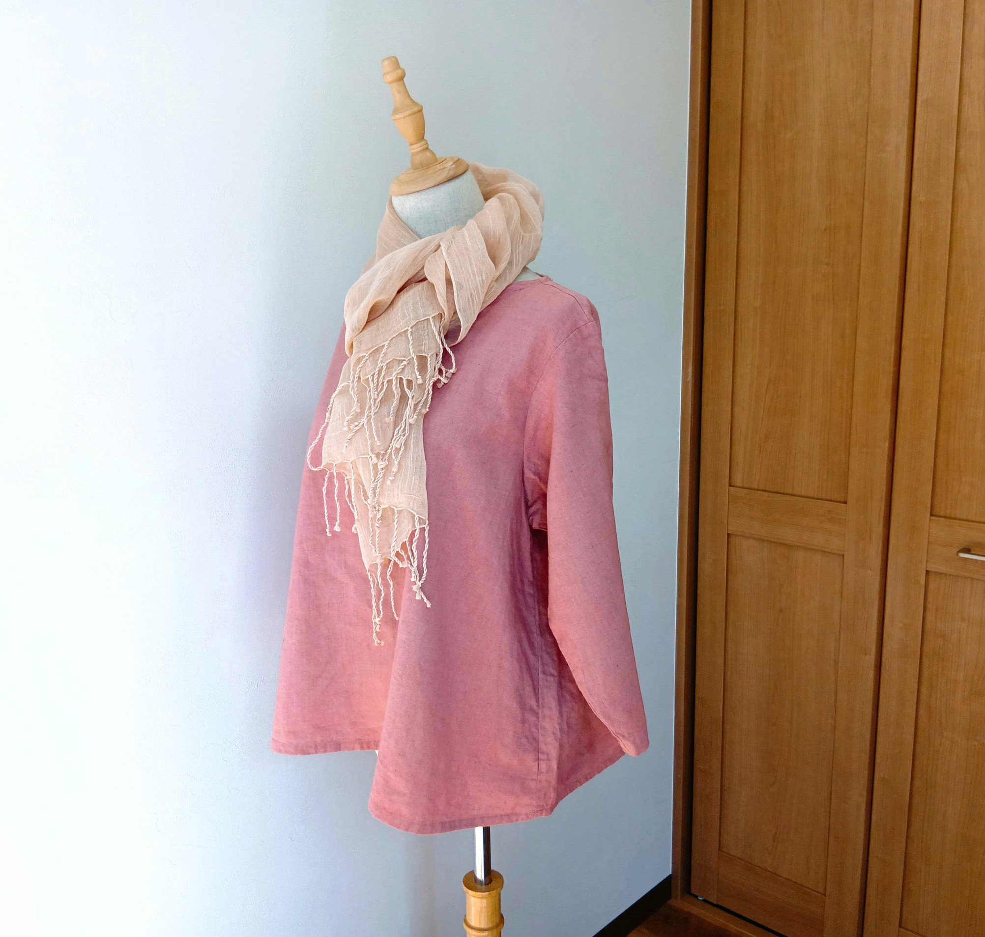 【2026春の新作】一点物　茜染めのやわらかな春色ピンク　コットンリネンのゆったりプルオーバー