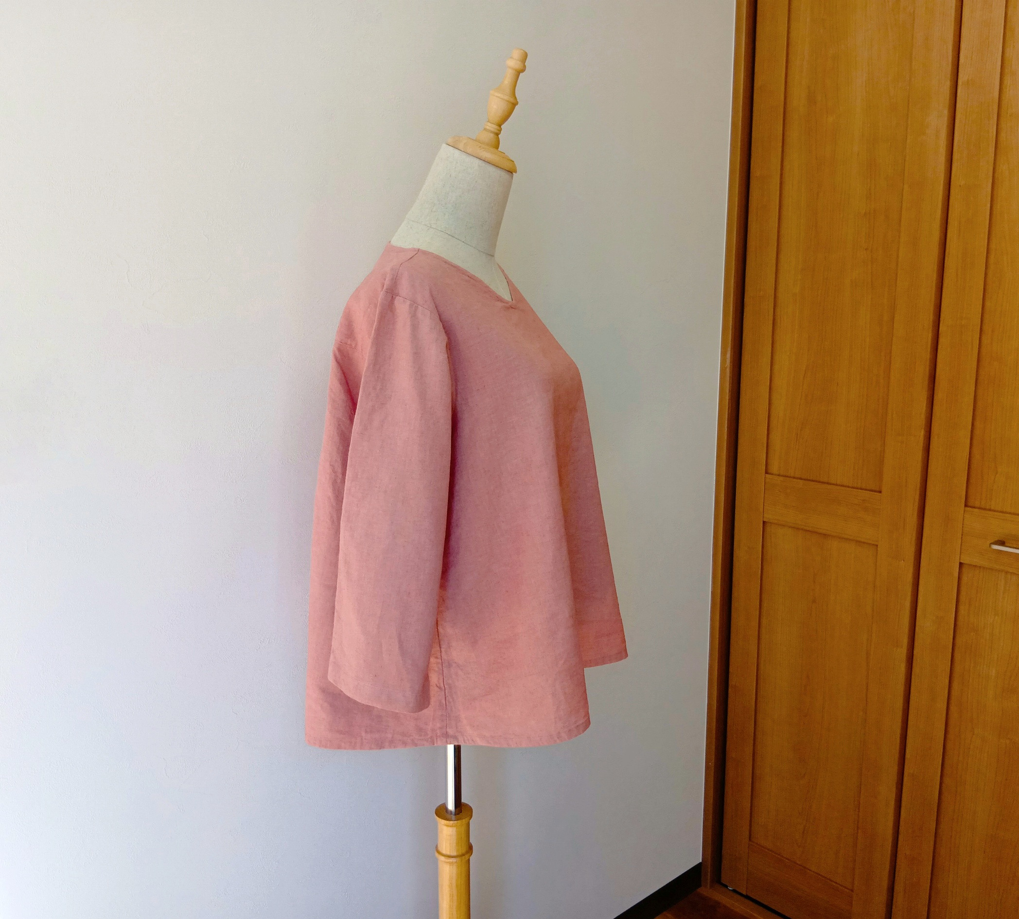 【2026春の新作】一点物　茜染めのやわらかな春色ピンク　コットンリネンのゆったりプルオーバー