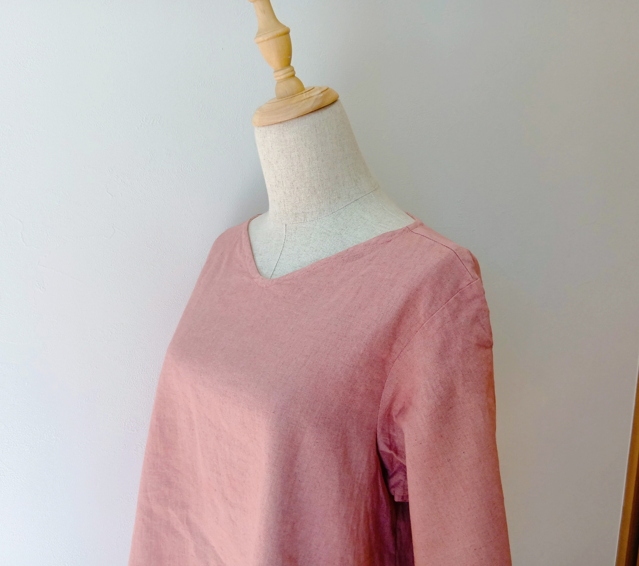 【2026春の新作】一点物　茜染めのやわらかな春色ピンク　コットンリネンのゆったりプルオーバー