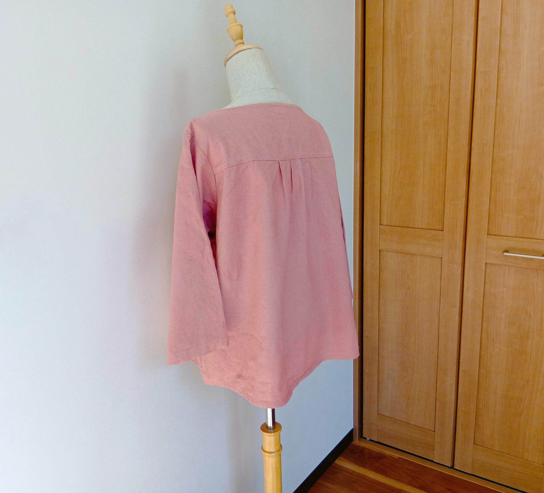 【2026春の新作】一点物　茜染めのやわらかな春色ピンク　コットンリネンのゆったりプルオーバー