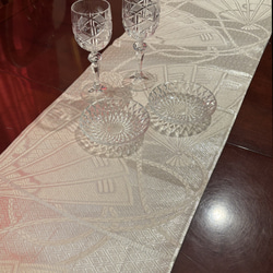 2838豪華刺繍の素敵な帯リメイク タッセル付正絹テーブルランナー
