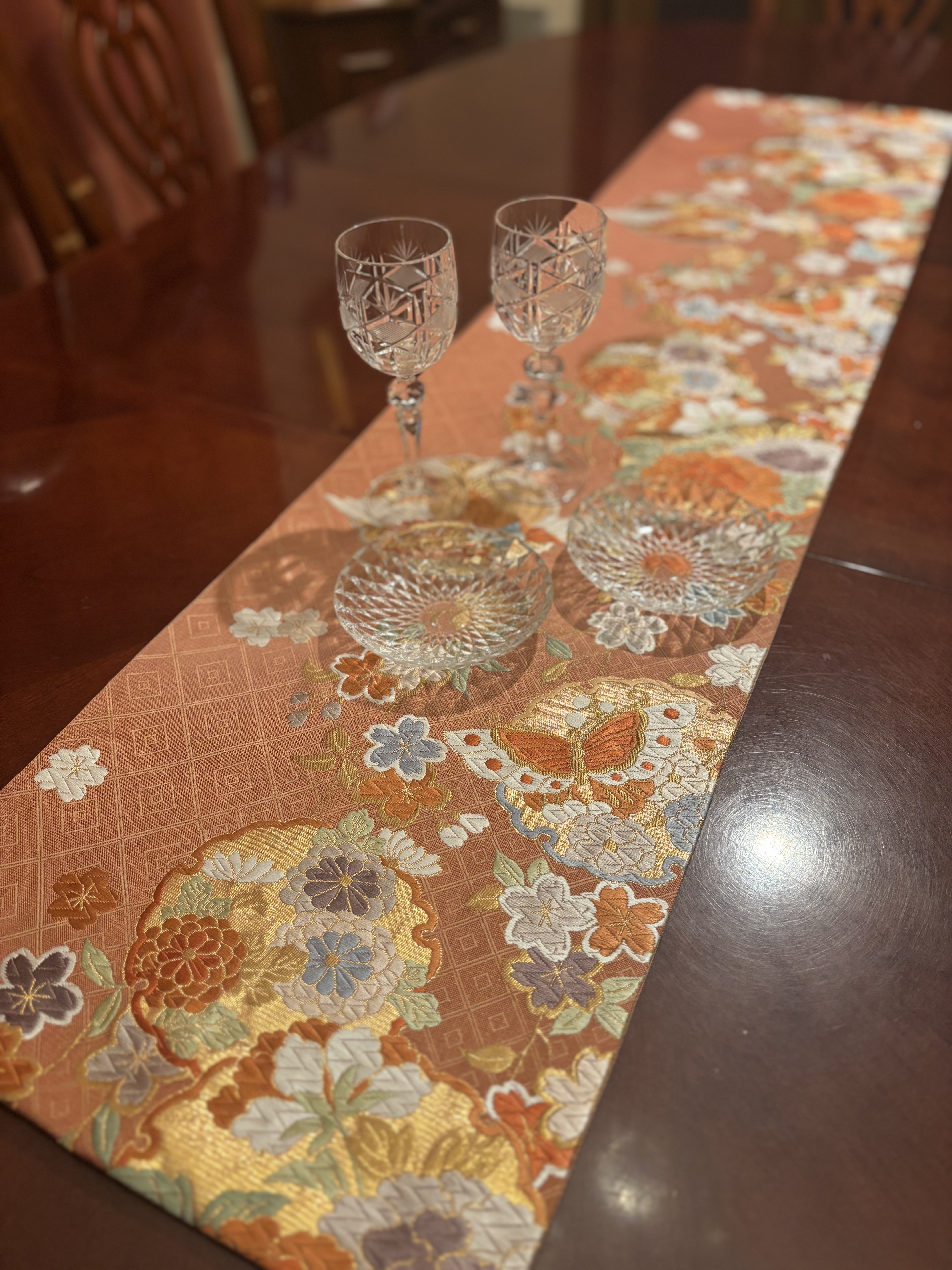 3125 和風花柄刺繍の帯から作ったテーブルランナー春のおもてなし、プレゼントに
