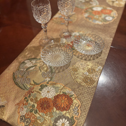 豪華刺繍 正絹帯から作ったテーブルランナーテーブルセンター 黒に金の