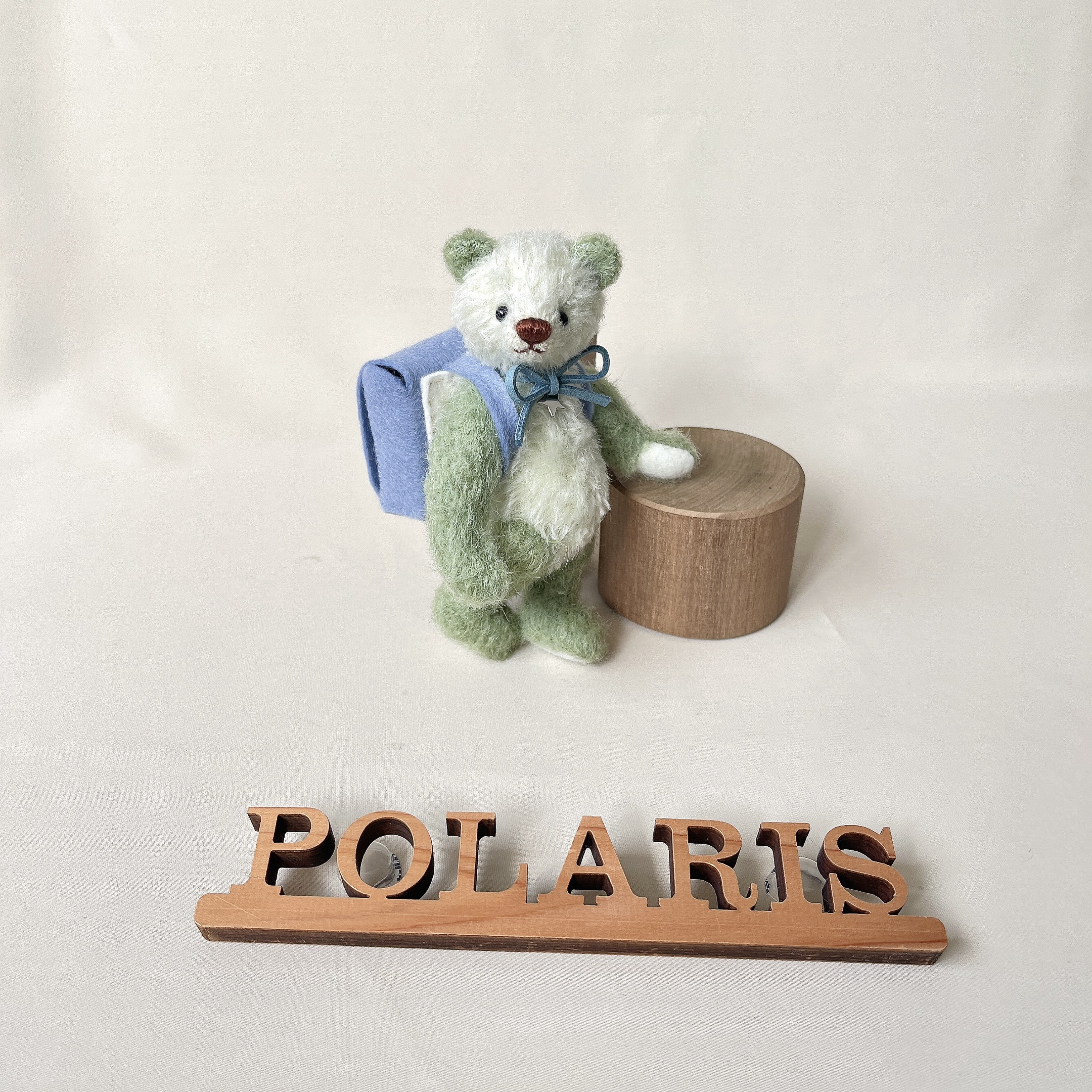 手のひらサイズのテディベア（ランドセル）