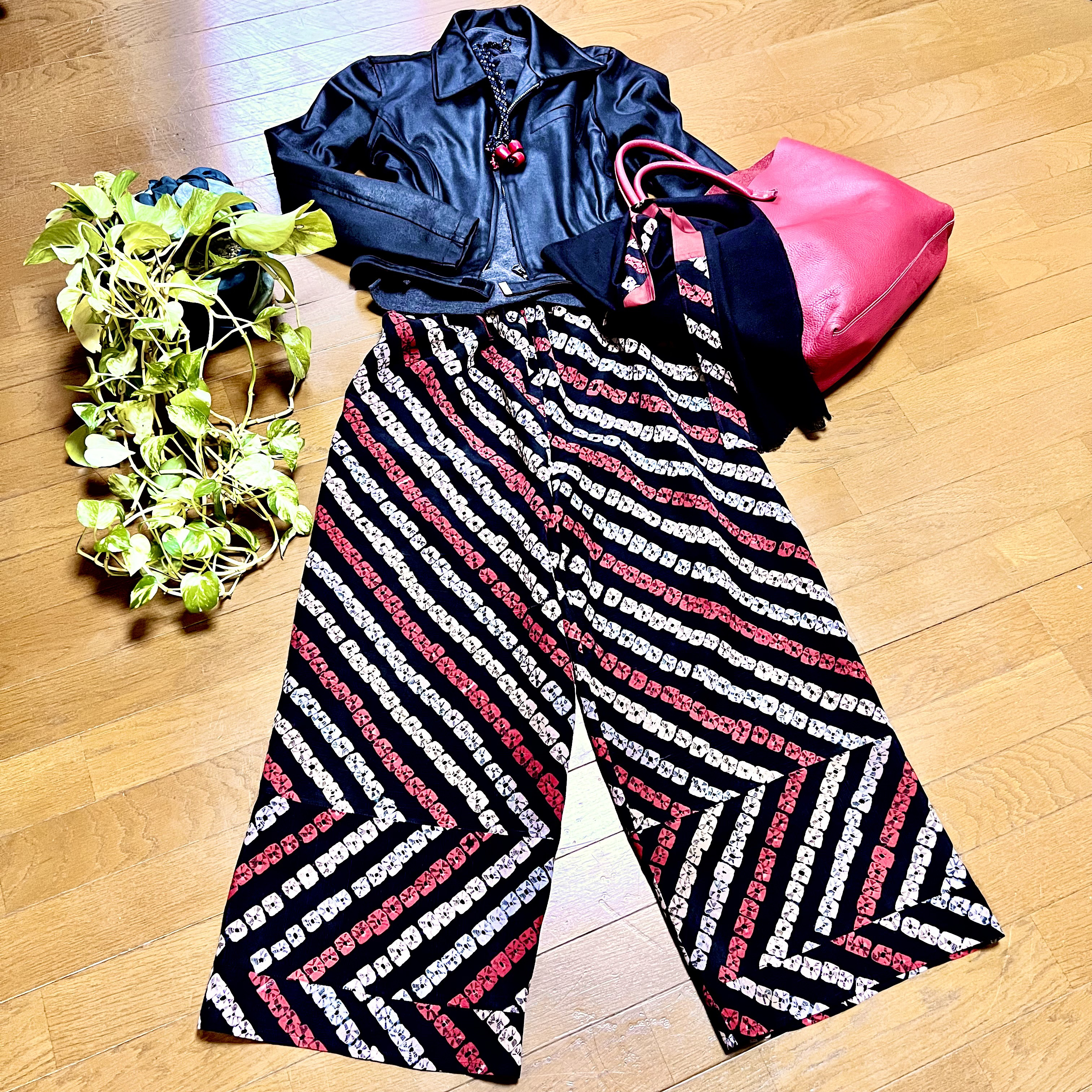 赤×黒＊和モダン絞り＊股下62cmワイドパンツ＋ストール＊裏地付き＊着物リメイク