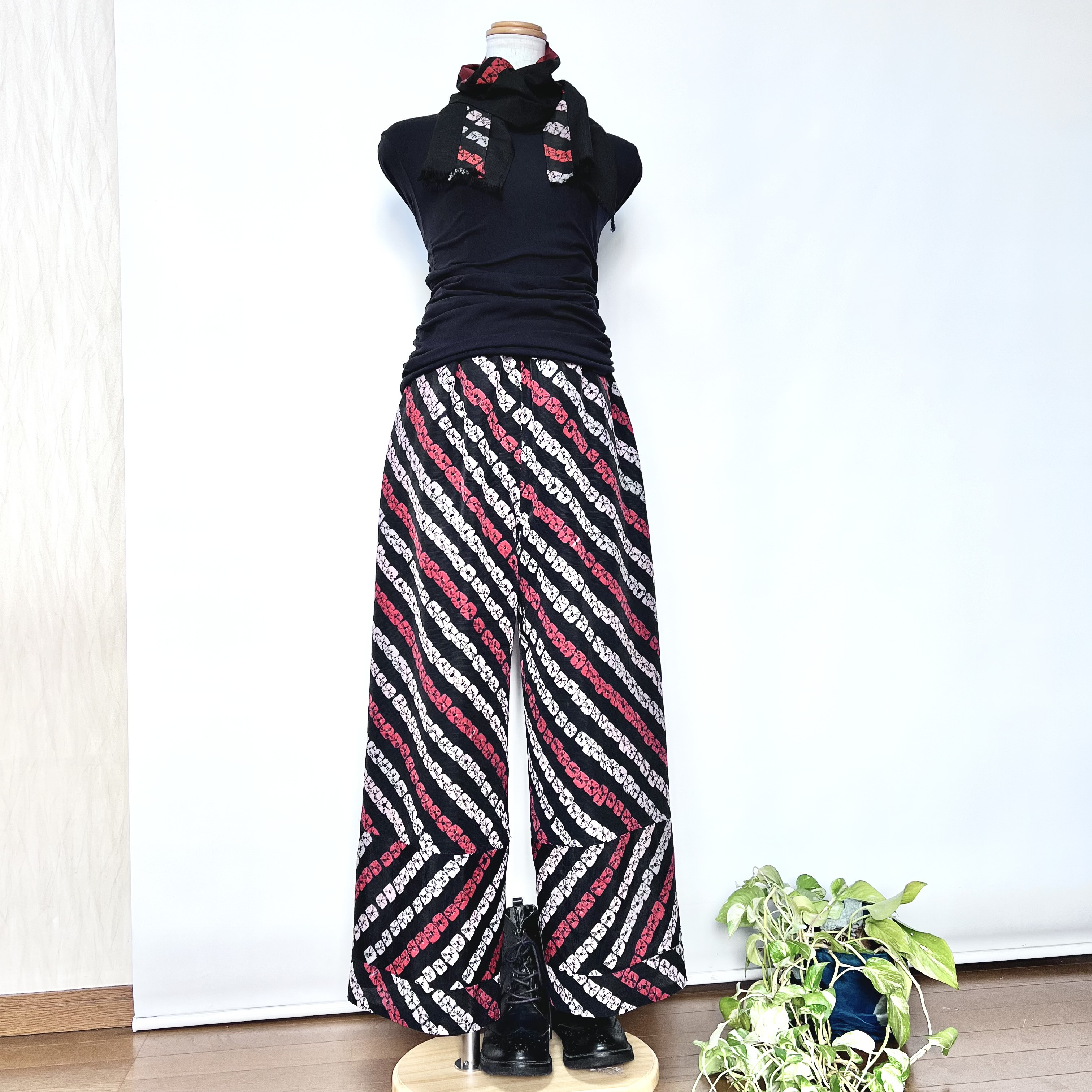 赤×黒＊和モダン絞り＊股下62cmワイドパンツ＋ストール＊裏地付き＊着物リメイク