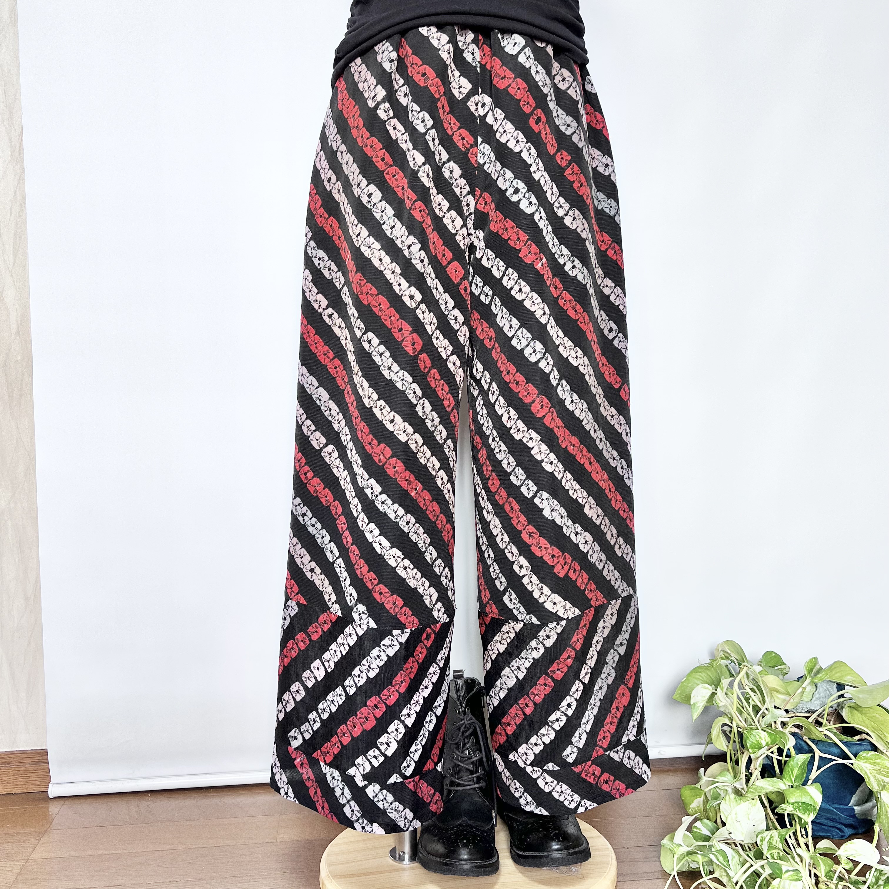 赤×黒＊和モダン絞り＊股下62cmワイドパンツ＋ストール＊裏地付き＊着物リメイク