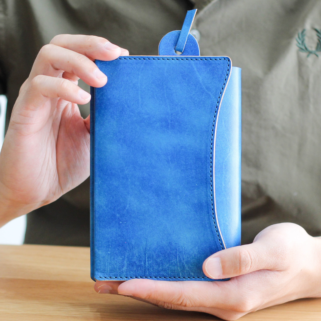 【3サイズ】厚さフリーな本革ブックカバー　手染め　セパレート式　栞付き　文庫本　新書　単行本　革　ヌメ革