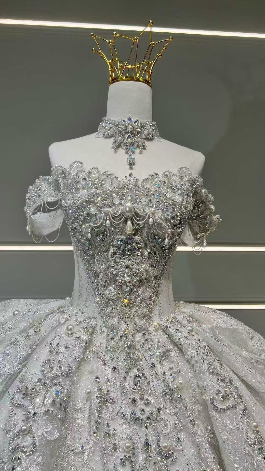 上品　シルバー　キラキラスカートグリッター　ラメ入り　取り外し可能お袖　二の腕カバーできる　ブライダル　海外挙式前撮り