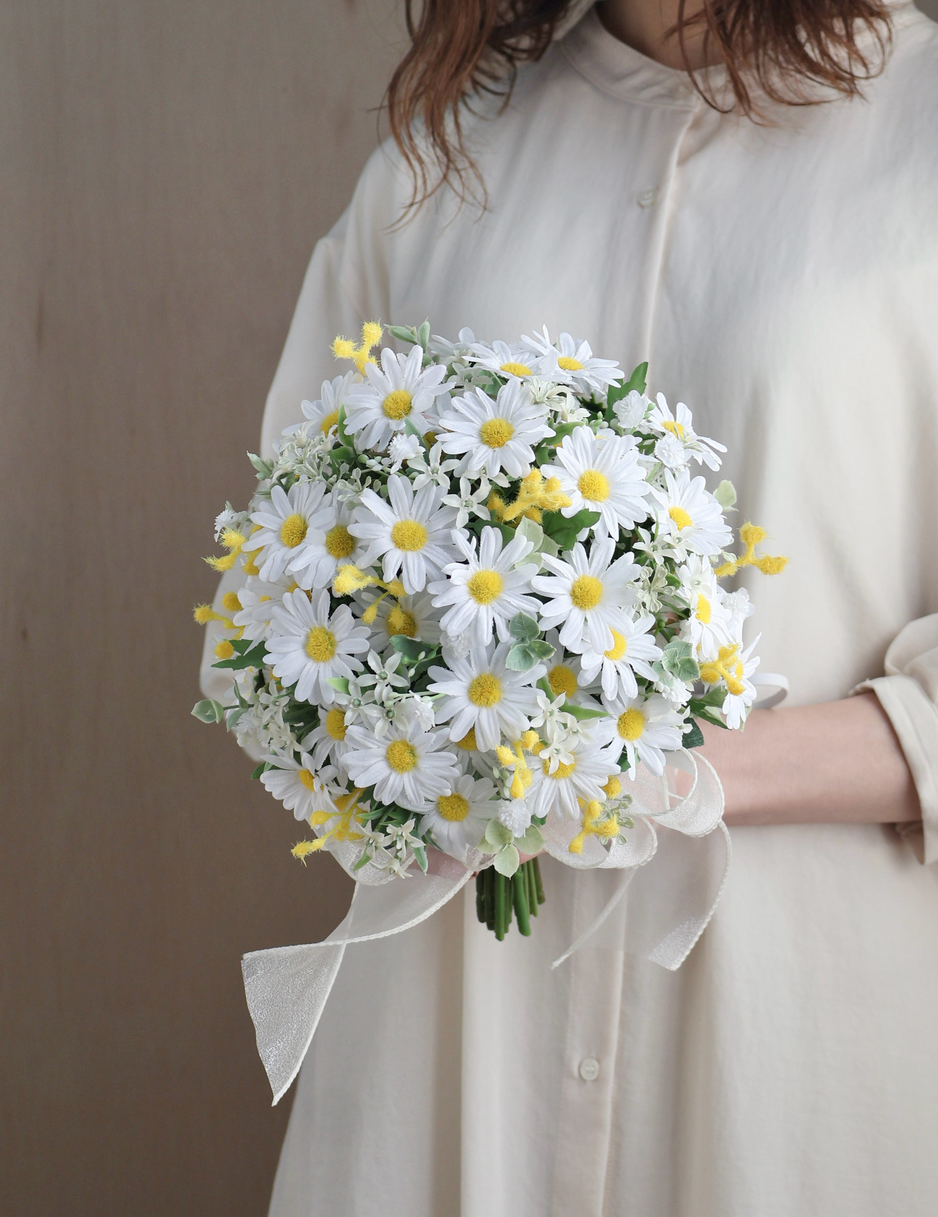 マーガレットのふんわりブーケ/ミモザMIX/ブートニア付き アーティフィシャル 造花ブーケ ウェディングブーケ