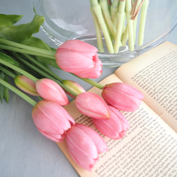 【リアルな触り心地】まるで生花のような瑞々しさ|春のチューリップ5本ブーケ|アーティフィシャルフラワー【シェルピンク】 3枚目の画像