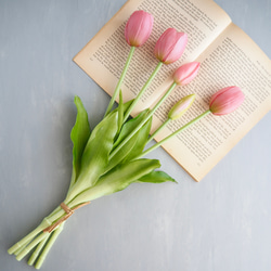 【リアルな触り心地】まるで生花のような瑞々しさ|春のチューリップ5本ブーケ|アーティフィシャルフラワー【シェルピンク】 2枚目の画像