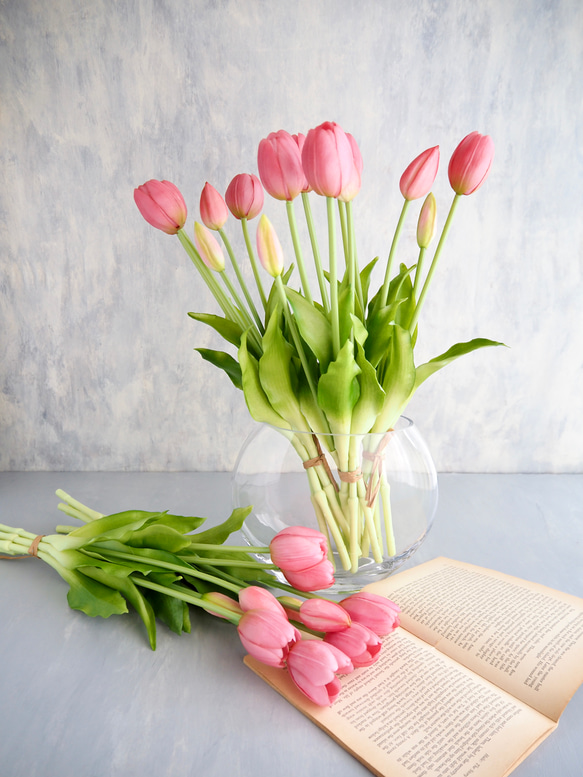 【リアルな触り心地】まるで生花のような瑞々しさ|春のチューリップ5本ブーケ|アーティフィシャルフラワー【シェルピンク】 5枚目の画像