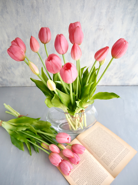 【リアルな触り心地】まるで生花のような瑞々しさ|春のチューリップ5本ブーケ|アーティフィシャルフラワー【シェルピンク】 4枚目の画像