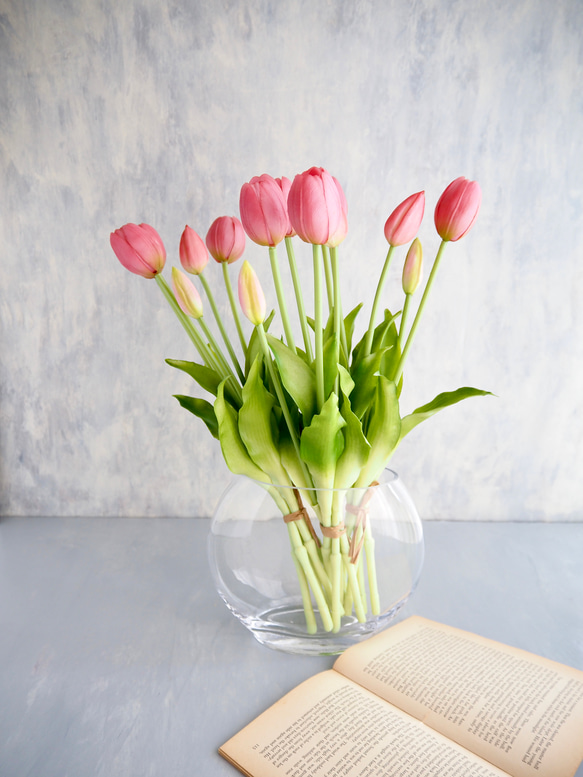 【リアルな触り心地】まるで生花のような瑞々しさ|春のチューリップ5本ブーケ|アーティフィシャルフラワー【シェルピンク】 1枚目の画像